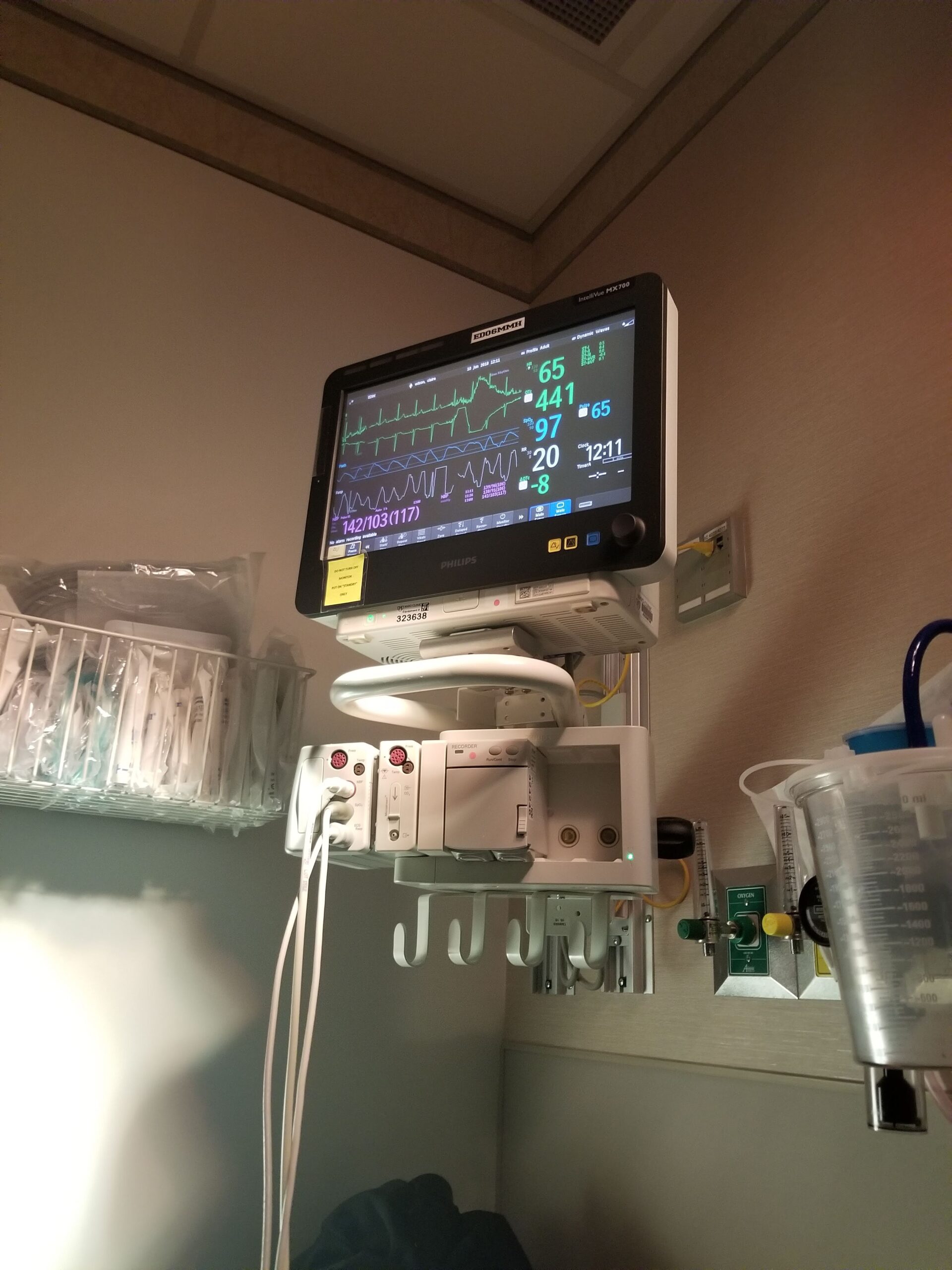 Hospital vital signs monitor